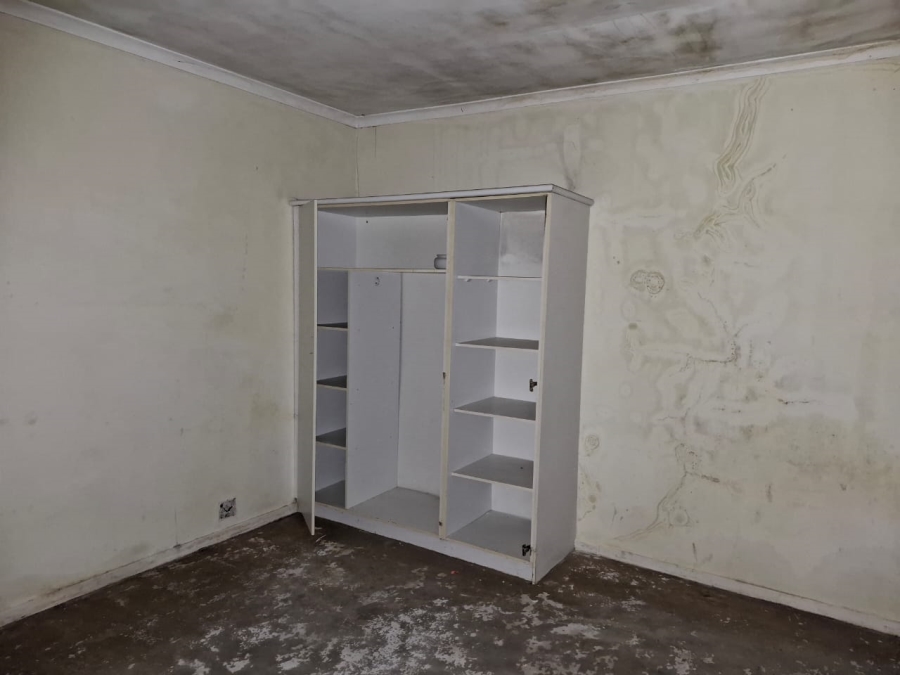 6 Bedroom Property for Sale in Oakdale Western Cape